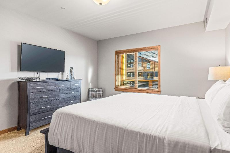 Tamarack Lodge By Spring Creek Vacations image