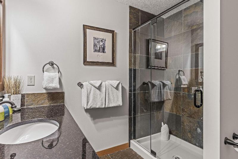 Tamarack Lodge By Spring Creek Vacations image