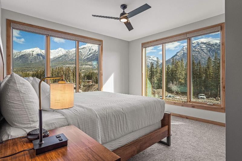 Tamarack Lodge By Spring Creek Vacations image