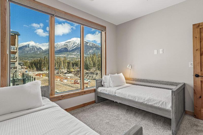 Tamarack Lodge By Spring Creek Vacations image