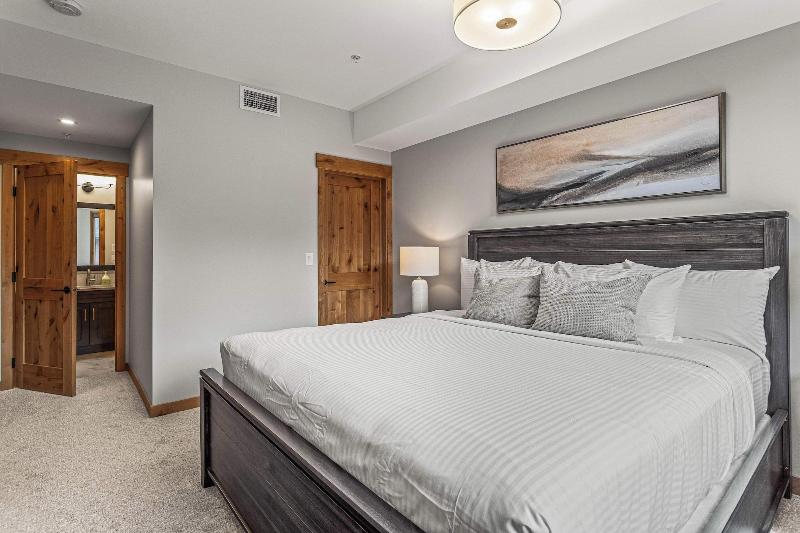 Tamarack Lodge By Spring Creek Vacations image