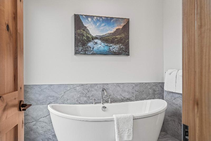 Tamarack Lodge By Spring Creek Vacations image