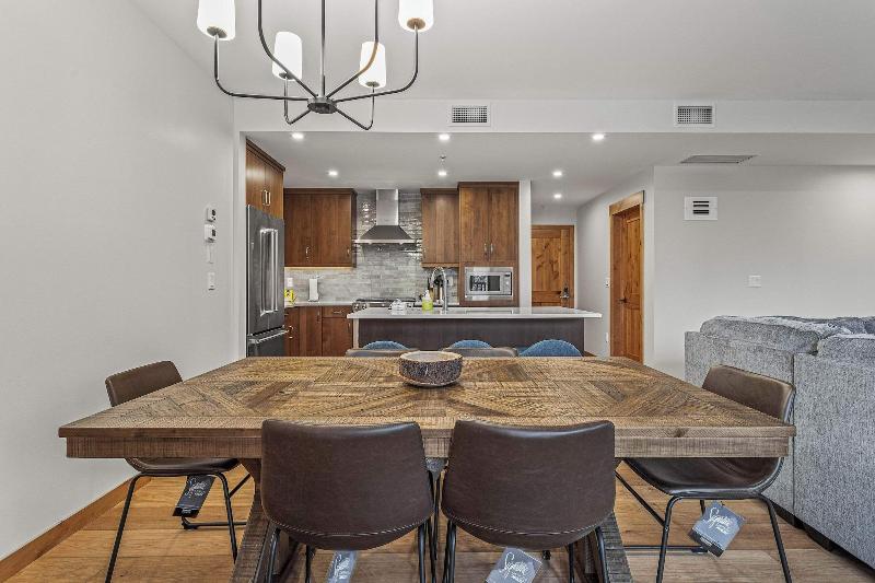 Tamarack Lodge By Spring Creek Vacations image