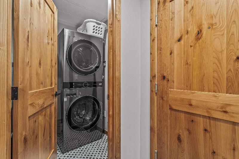 Tamarack Lodge By Spring Creek Vacations image