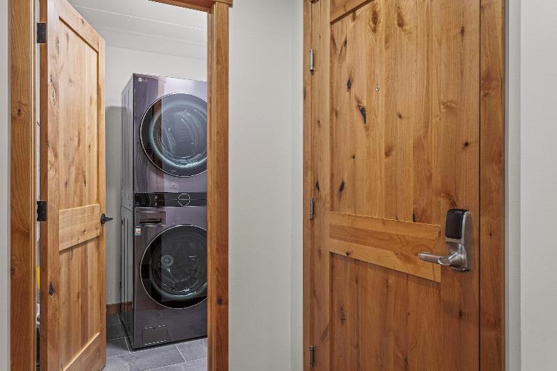 Tamarack Lodge By Spring Creek Vacations image