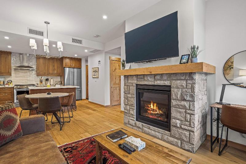 Tamarack Lodge By Spring Creek Vacations image