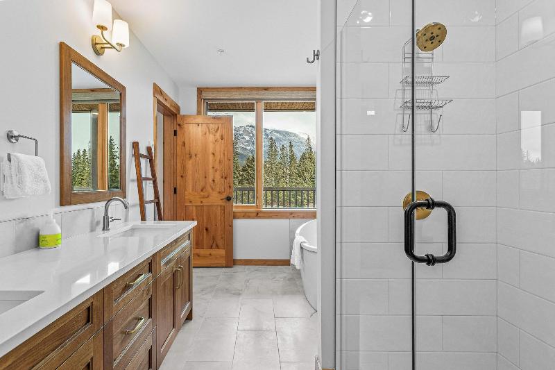 Tamarack Lodge By Spring Creek Vacations image