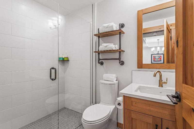 Tamarack Lodge By Spring Creek Vacations image