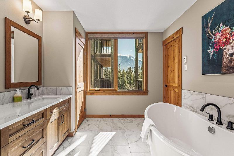 Tamarack Lodge By Spring Creek Vacations image