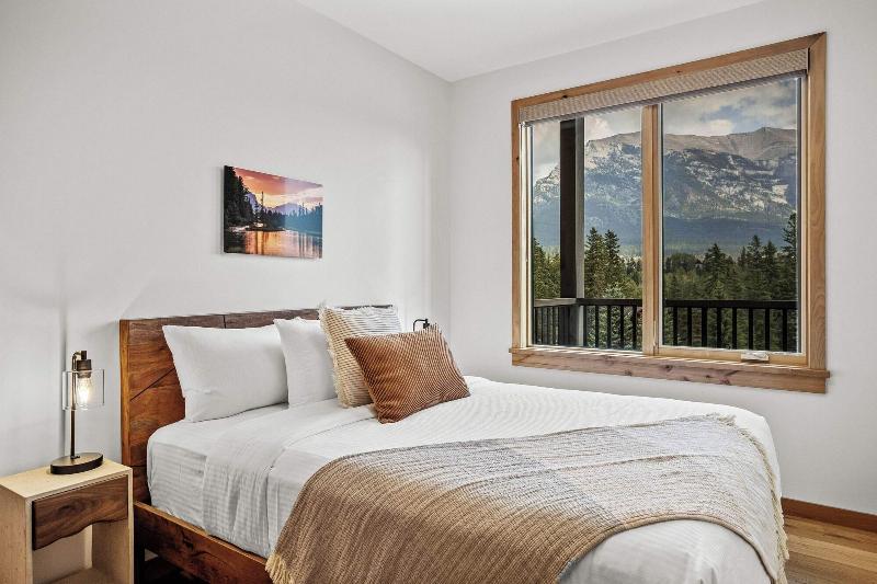 Tamarack Lodge By Spring Creek Vacations image