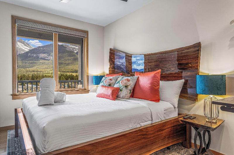Tamarack Lodge By Spring Creek Vacations image