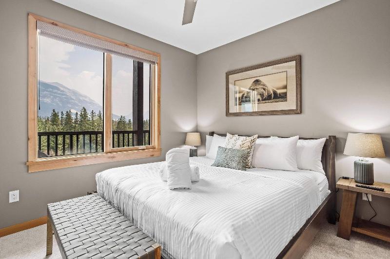 Tamarack Lodge By Spring Creek Vacations image