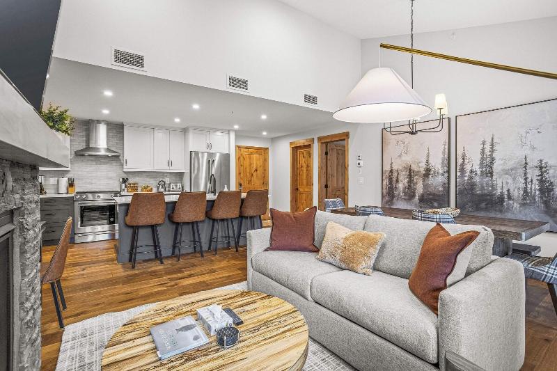 Tamarack Lodge By Spring Creek Vacations image