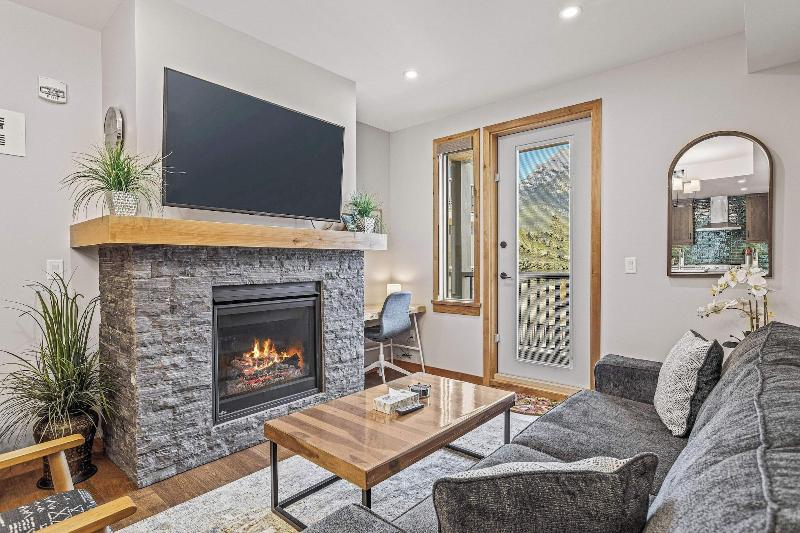 Tamarack Lodge By Spring Creek Vacations image