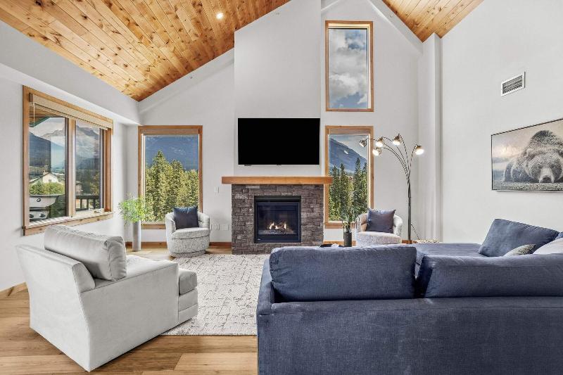 Tamarack Lodge By Spring Creek Vacations image