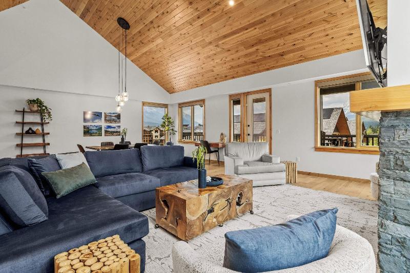 Tamarack Lodge By Spring Creek Vacations image