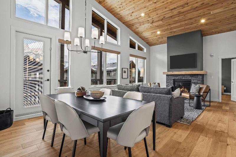 Tamarack Lodge By Spring Creek Vacations image