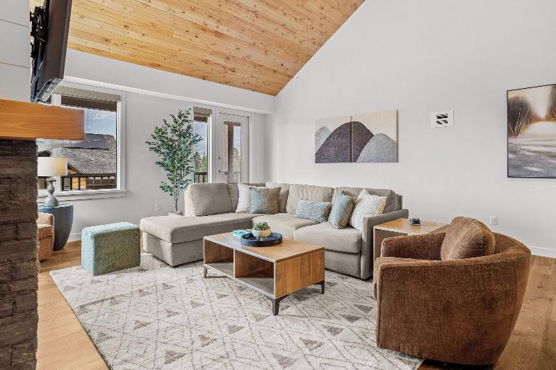 Tamarack Lodge By Spring Creek Vacations image