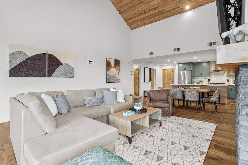 Tamarack Lodge By Spring Creek Vacations image
