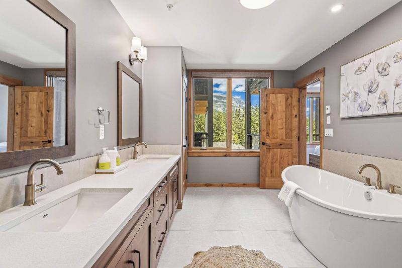 Tamarack Lodge By Spring Creek Vacations image