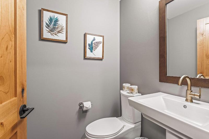Tamarack Lodge By Spring Creek Vacations image