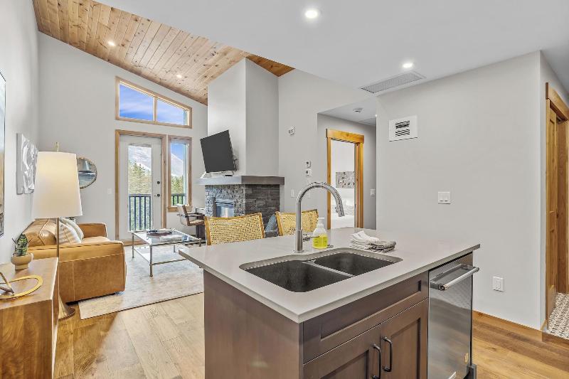 Tamarack Lodge By Spring Creek Vacations image