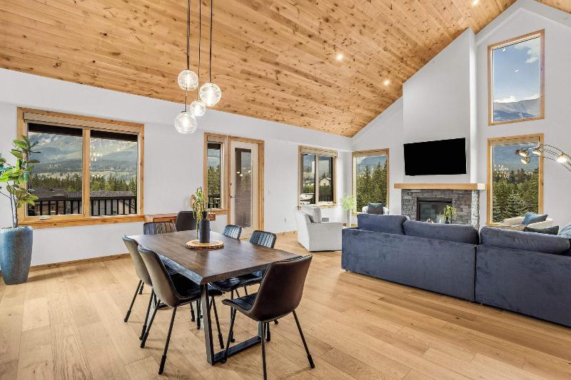 Tamarack Lodge By Spring Creek Vacations image