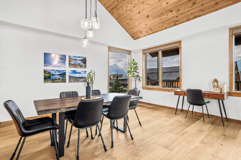 Tamarack Lodge By Spring Creek Vacations image