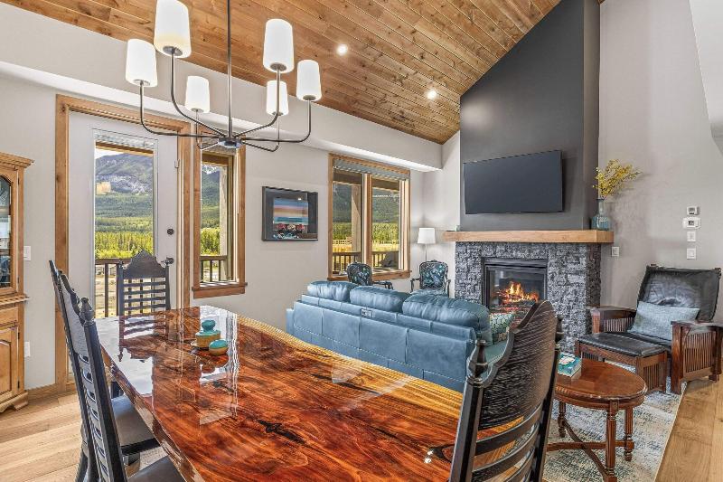 Tamarack Lodge By Spring Creek Vacations image