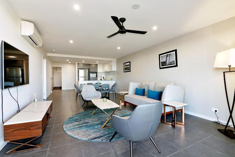 Hedge Apartments image
