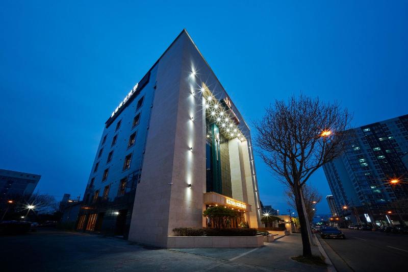 Hotel Hive Inn image