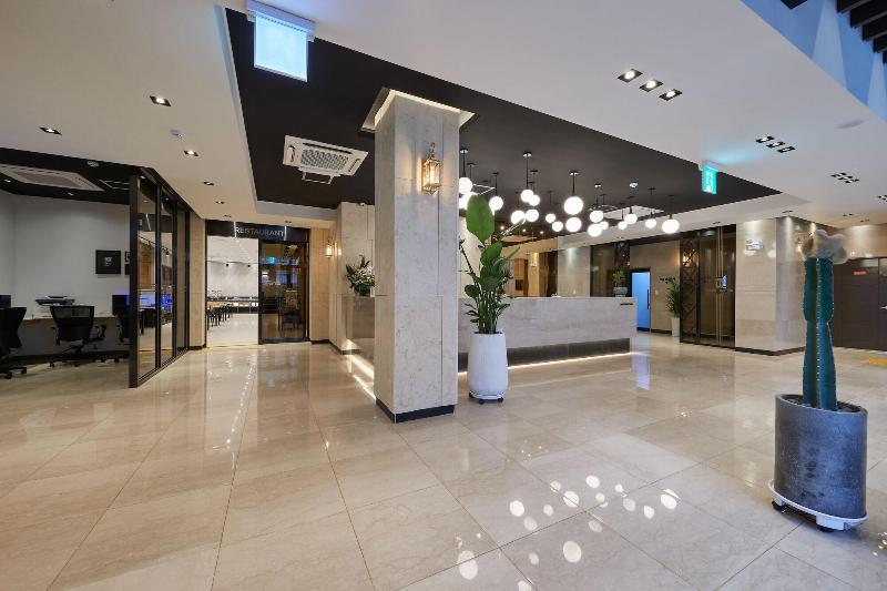 Hotel Hive Inn image