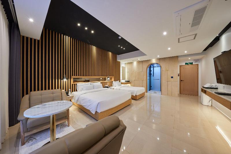 Hotel Hive Inn image