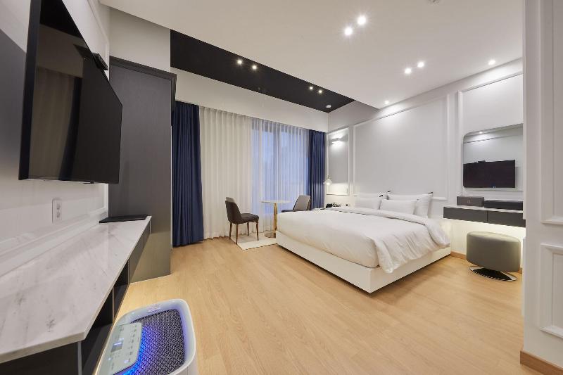 Hotel Hive Inn image