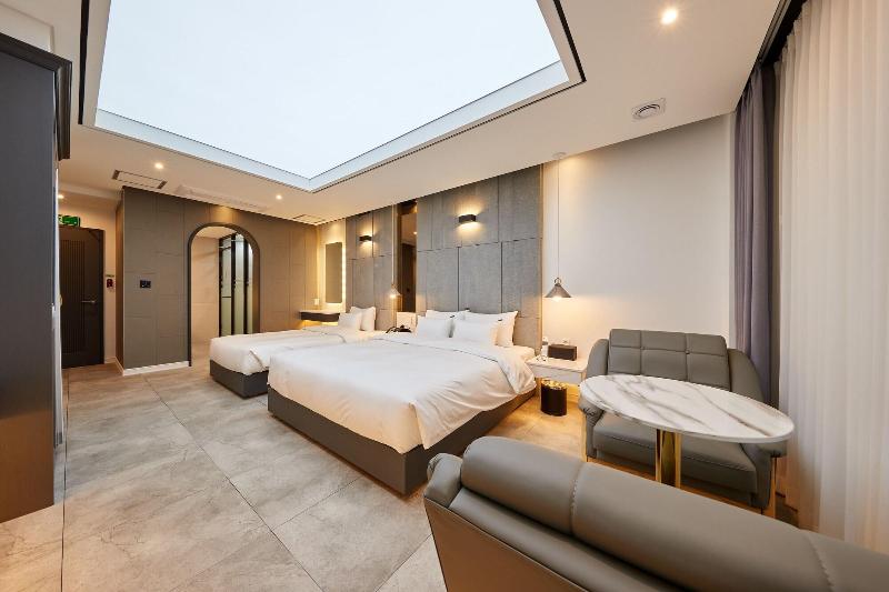 Hotel Hive Inn image