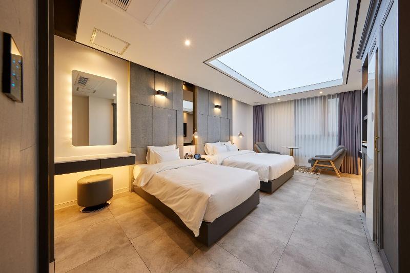 Hotel Hive Inn image