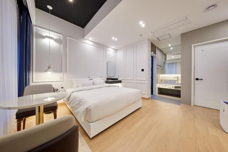 Hotel Hive Inn image