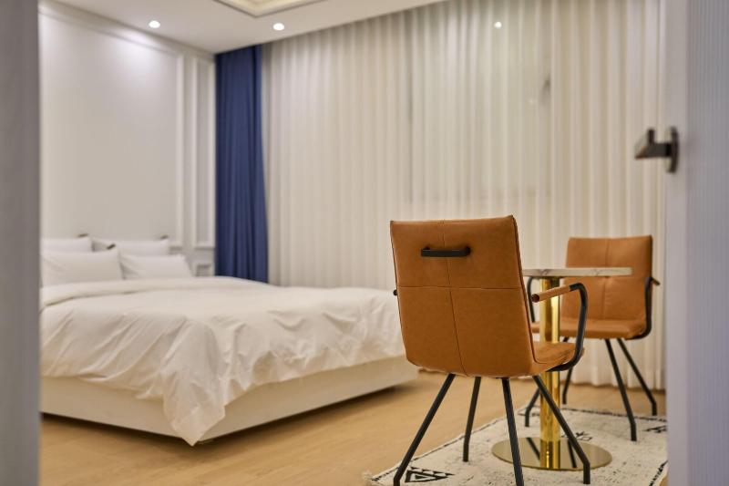 Hotel Hive Inn image