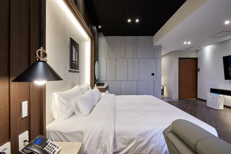 Hotel Hive Inn image