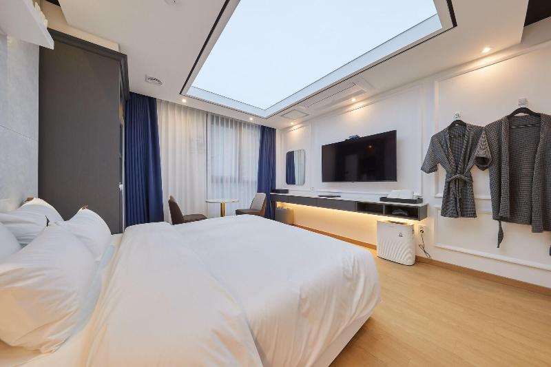 Hotel Hive Inn image