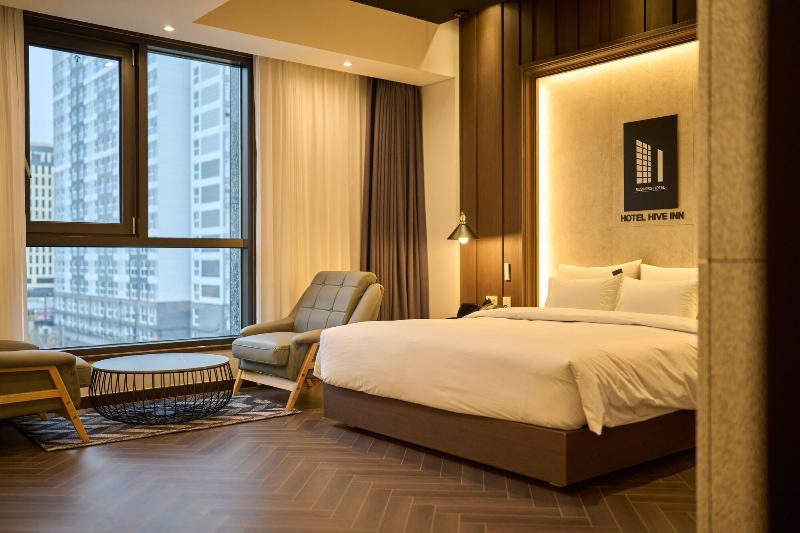 Hotel Hive Inn image