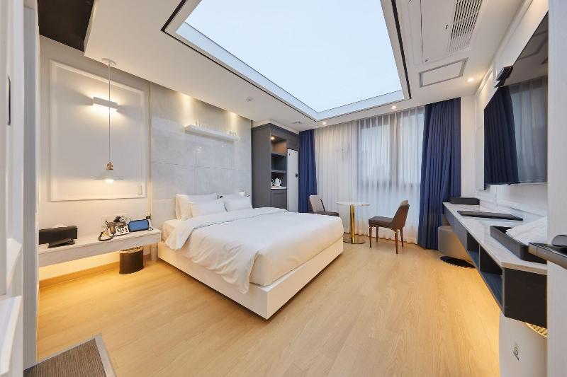 Hotel Hive Inn image