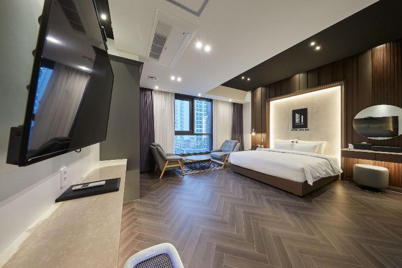 Hotel Hive Inn image