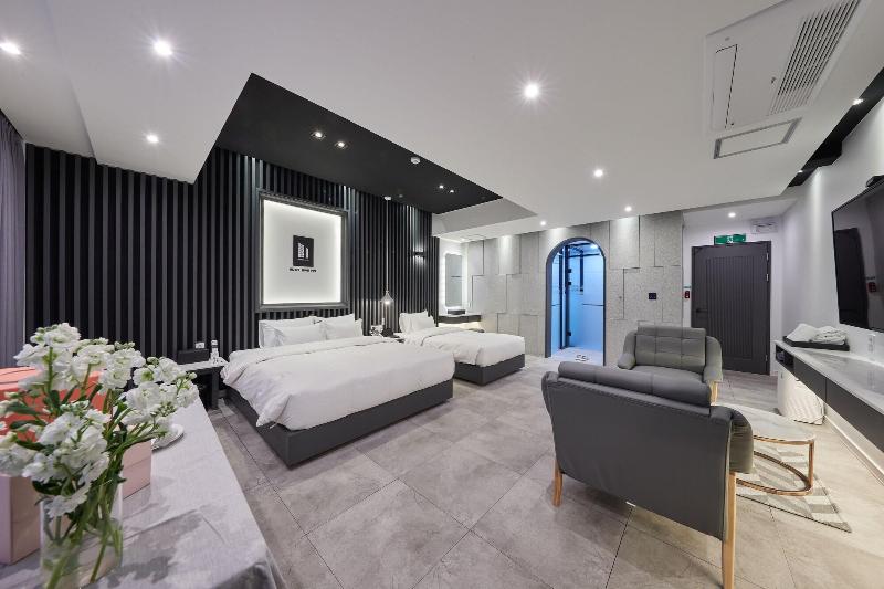 Hotel Hive Inn image