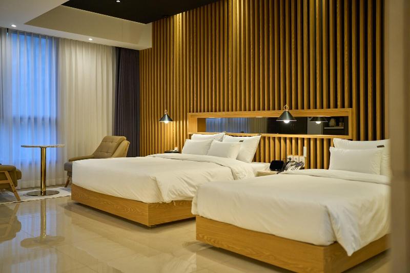 Hotel Hive Inn image