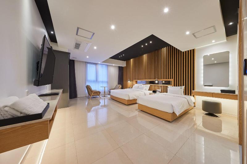 Hotel Hive Inn image