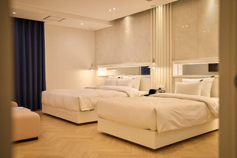 Hotel Hive Inn image