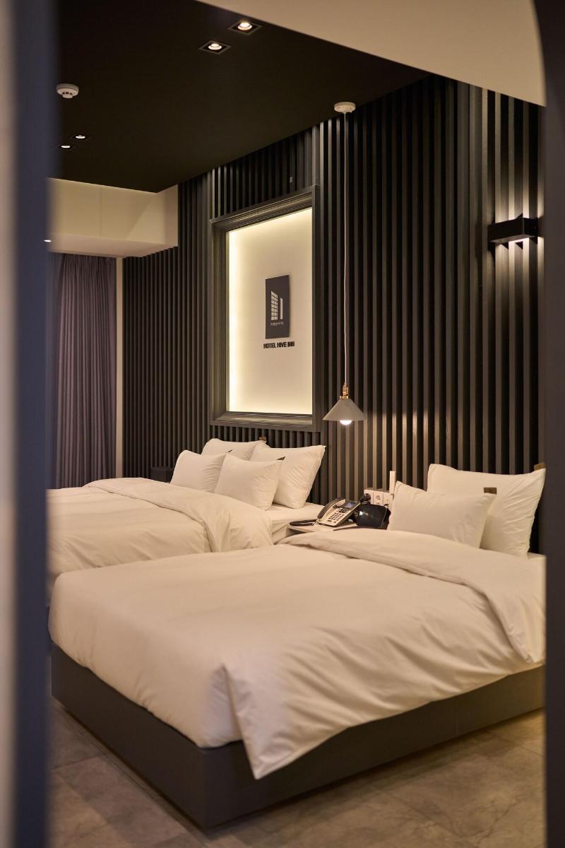 Hotel Hive Inn image