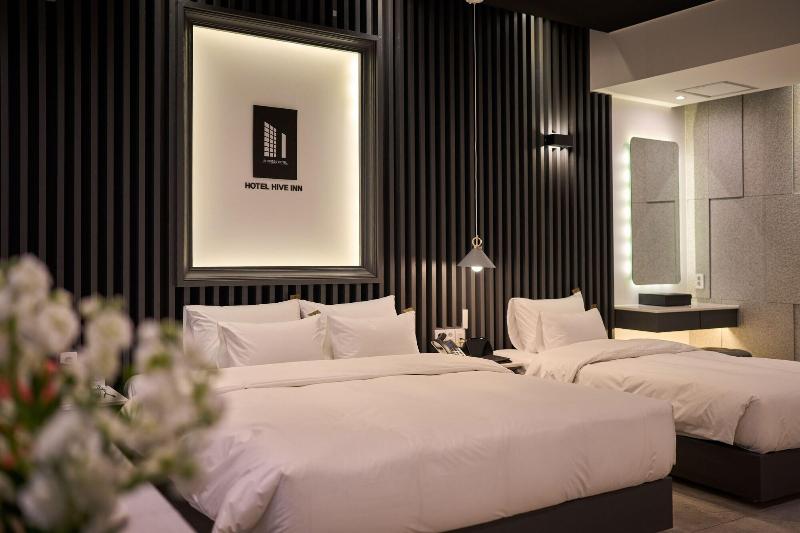 Hotel Hive Inn image
