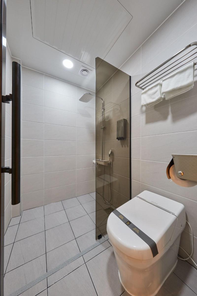 Hotel Hive Inn image